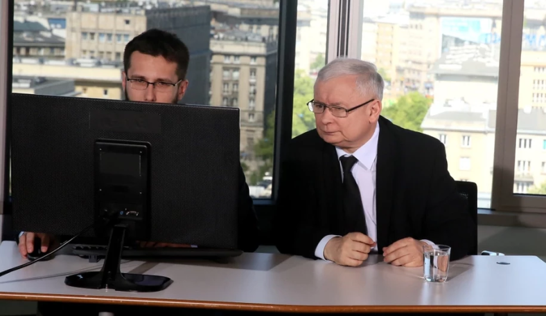 Fogiel i Kaczyński meme czysty